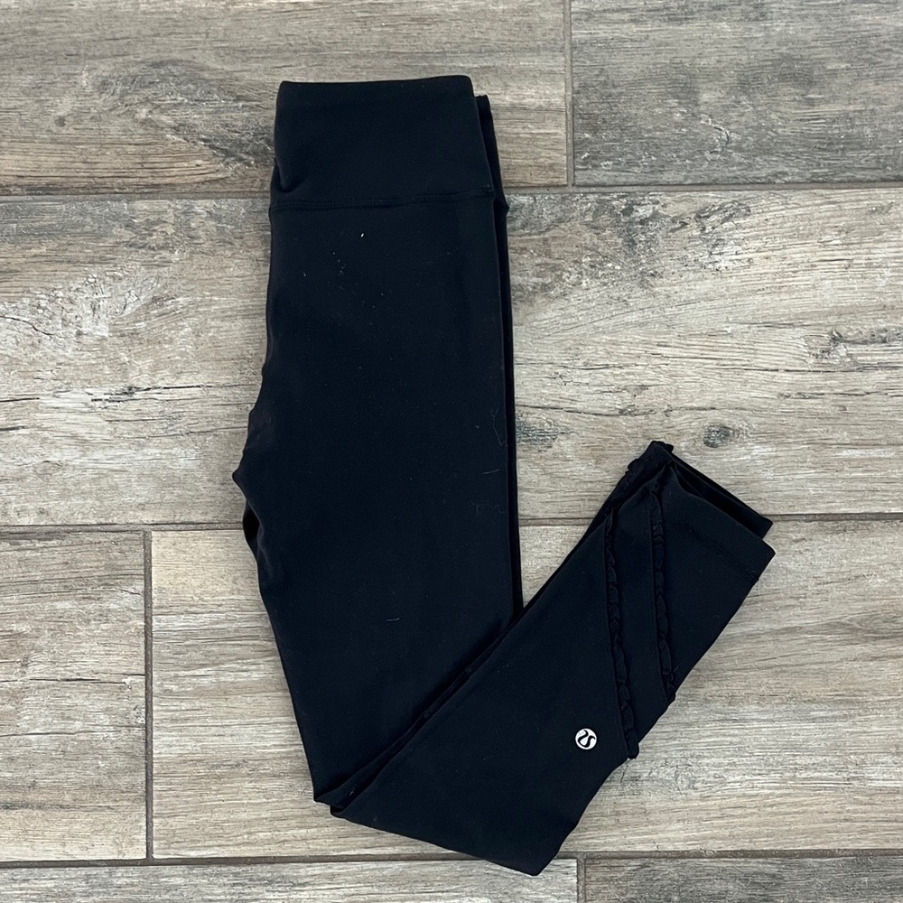 LULULEMON Black Leggings Ankle Ruffles Size 4 Length 24”